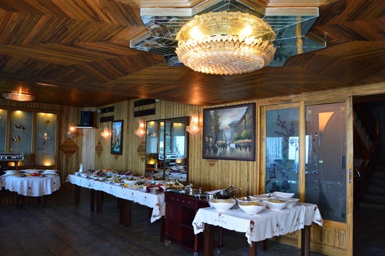 Sunday Buffet at Bay Lodge Terrace